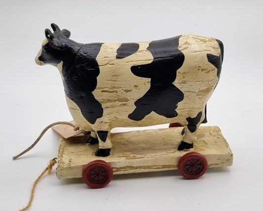 Beeld van Koe op wieltjes