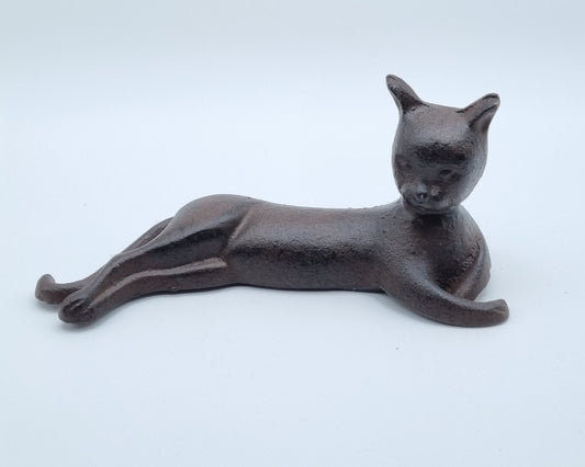 Gietijzeren beeldje van liggende kat - artistiek